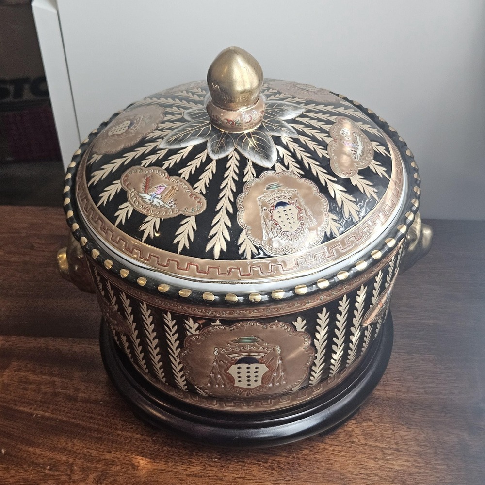Oriental Accent Porcelain Decorative‎ Jar Black Gold Heraldic Cat Handles & Base